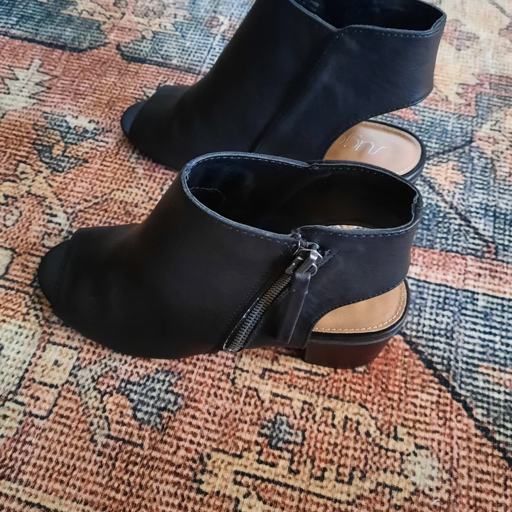 LIKE NEW! Black block heel size 8M Sugar brand - Picture 2 of 9